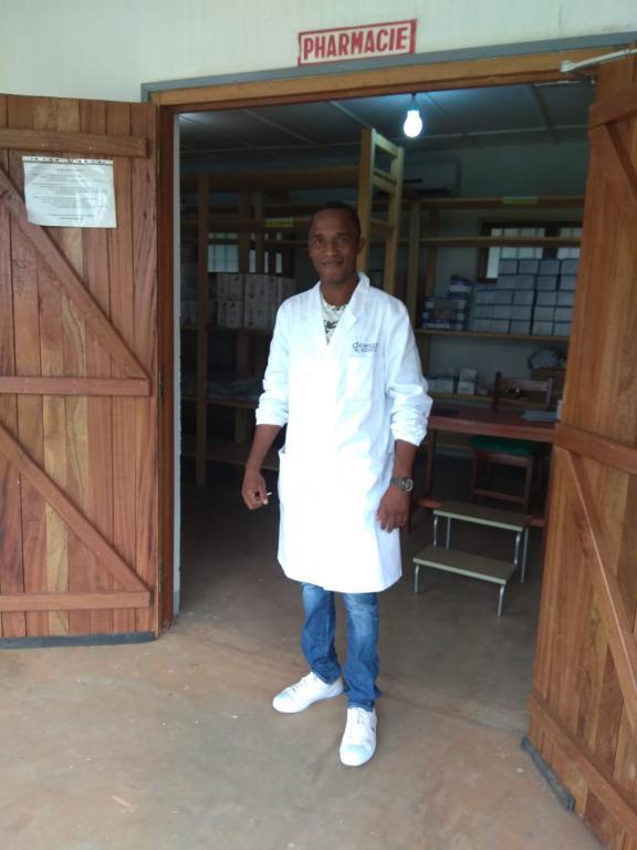 Premier anniversaire de la clinique DREAM de Bangui, en Centrafrique, où l'on soigne gratuitement le SIDA. Ainsi, la vie l'emporte sur la guerre